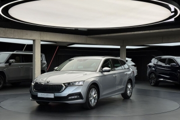 Ambition / CarPlay / Android Auto / Kamera cofania / LED / FV23%
