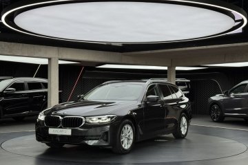 520i / Kamera cofania / CarPlay / Android Auto / Nawigacja / LED / Hak