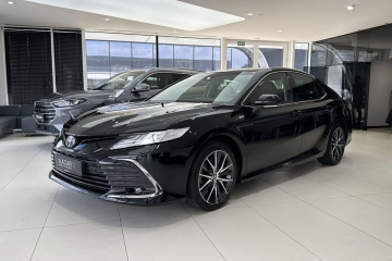 Executive / Nawigacja / Skórzana tapicerka / Kamera cofania / CarPlay