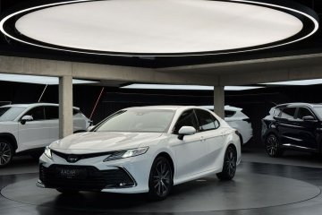 Executive / Podgrzewane fotele / Kamera / LED / Nawigacja / CarPlay
