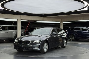 318d / CarPlay / ACC / Android Auto / Podgrzewana kierownica / Kamera