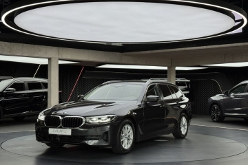 520i / Kamera cofania / CarPlay / Android Auto / Nawigacja / LED / Hak