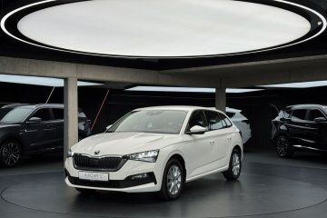 Ambition / LED / Czujniki parkowania / CarPlay / Android Auto / FV23%