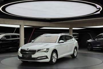 Ambition / ACC / LED / Nawigacja / CarPlay / Android Auto / FV23%