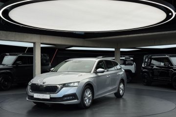 Ambition / Kamera cofania / CarPlay / Android Auto / Tempomat / FV23%