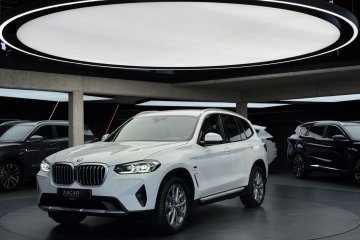 xDrive30e Plug In / Kamera / CarPlay/Android Auto / Podgrzewane fotele