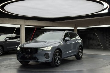 B4 AWD Momentum Pro / Podgrzewana szyba / Kamera / Nawigacja / CarPlay