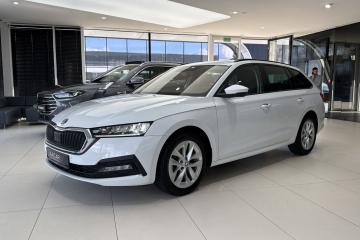 Ambition / Kamera cofania / CarPlay/Android Auto / LED /