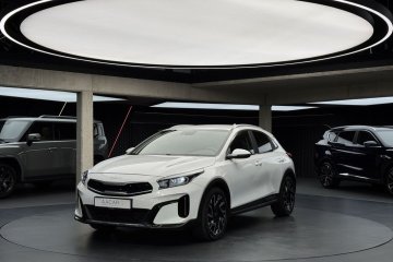 Business Line / JBL / ACC / Kamera / Podgrzewane fotele / CarPlay