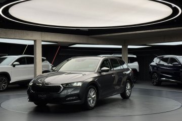 Ambition / Kamera cofania / LED / CarPlay / Android Auto / FV23%